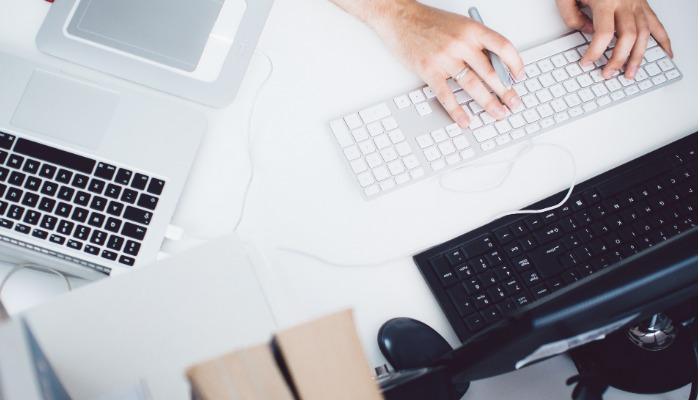 blog/linkedin advertising vs facebook advertising/